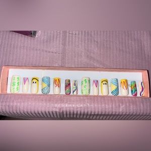 Press on nails